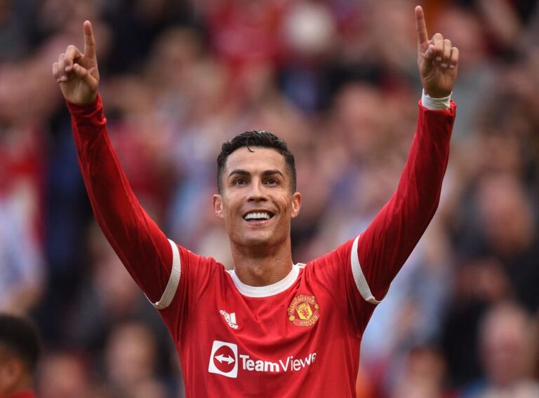 Cristiano Ronaldo leads Manchester United to victory on his return to the club after 12 years